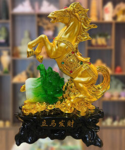Tượng Ngựa Vàng Bắp Cải Xanh