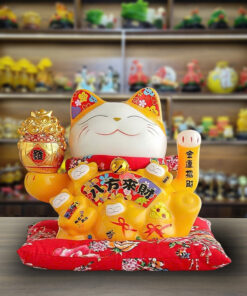 Mèo Thần Tài Vẫy Tay Phát Tài Phát Lộc Tay Cầm Hũ Vàng Cao 18Cm Gốm Sứ Cao Cấp - Màu Vàng