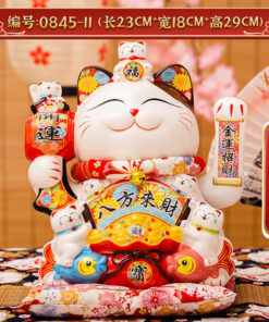 Mèo Thần Tài Vẫy Tay Ôm Túi Vàng Hai Cá Chép