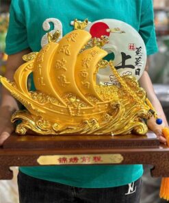 Tượng Thuyền Buồm Đĩa Ngọc Phong Thủy 29x30x16cm - Màu Vàng